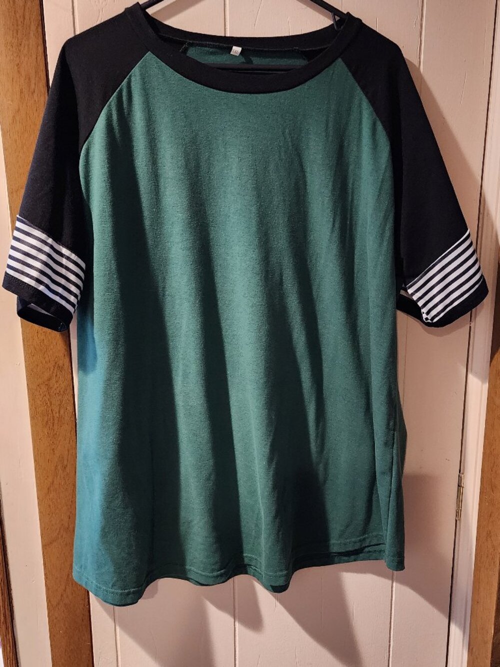 Women’s Green & Black Raglan Stripe Sleeve Top | Casual Athletic Style 4x Tee